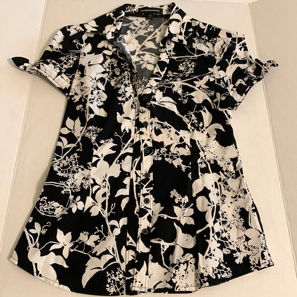 Express Design Studio Black and White Women's XS Blouse Short Sleeves Business